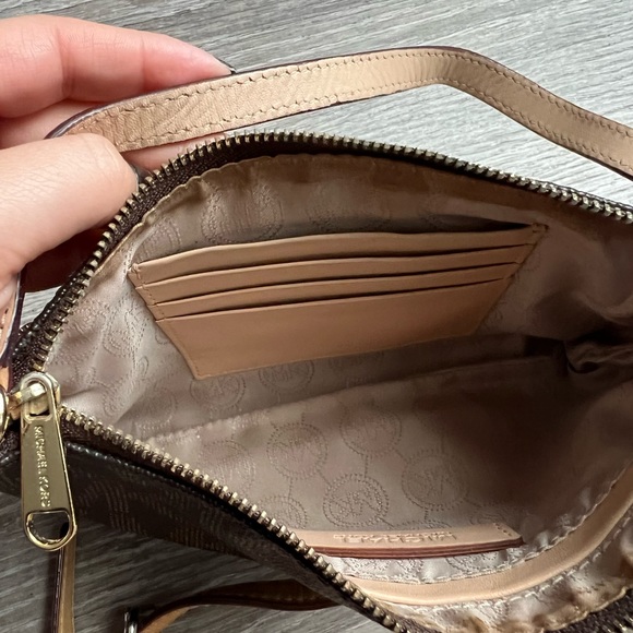 Michael Kors Pebbled Leather Monogram Print 2 Pocket Mini - Picture 4 of 6